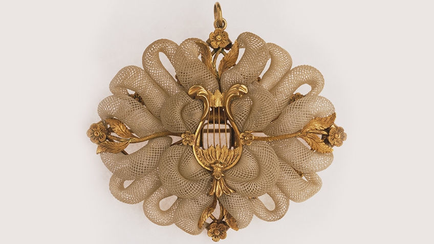 Gold mourning brooch, mid-19th century