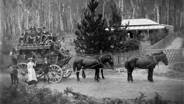 Cobb & Co horse team and passengers outside colonial country home